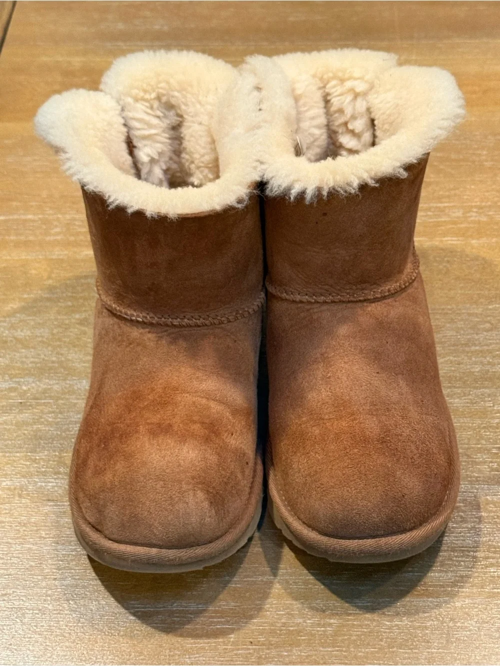 UGG Youth Mini Bailey Bow Boots Sheepskin Chestnut US 4 EU 36